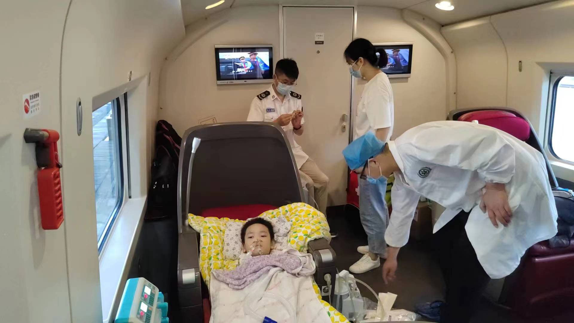 休宁县婴幼儿高铁转运